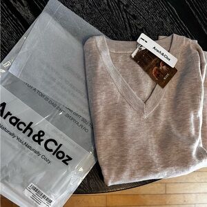 Arach & Cloz WOOL Beige V-Neck Sweater